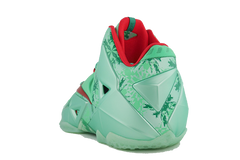 Nike LeBron 11 "Christmas"
