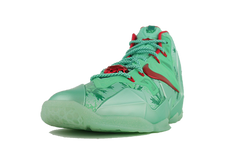 Nike LeBron 11 "Christmas"